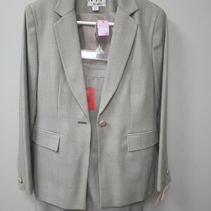 Elegant Women's Gray Suit Set